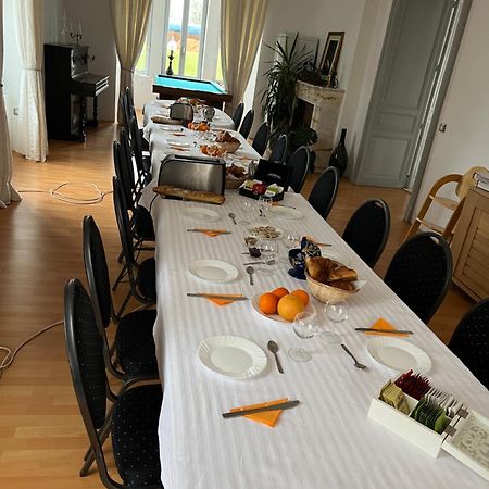 モンマロー Chateau Camus Bed & Breakfast エクステリア 写真